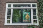 De voormalige rookkamer vanaf de Apollolaan met een erg toepasselijke poster!
<br/>
Marcel Westhoff, mei 2016